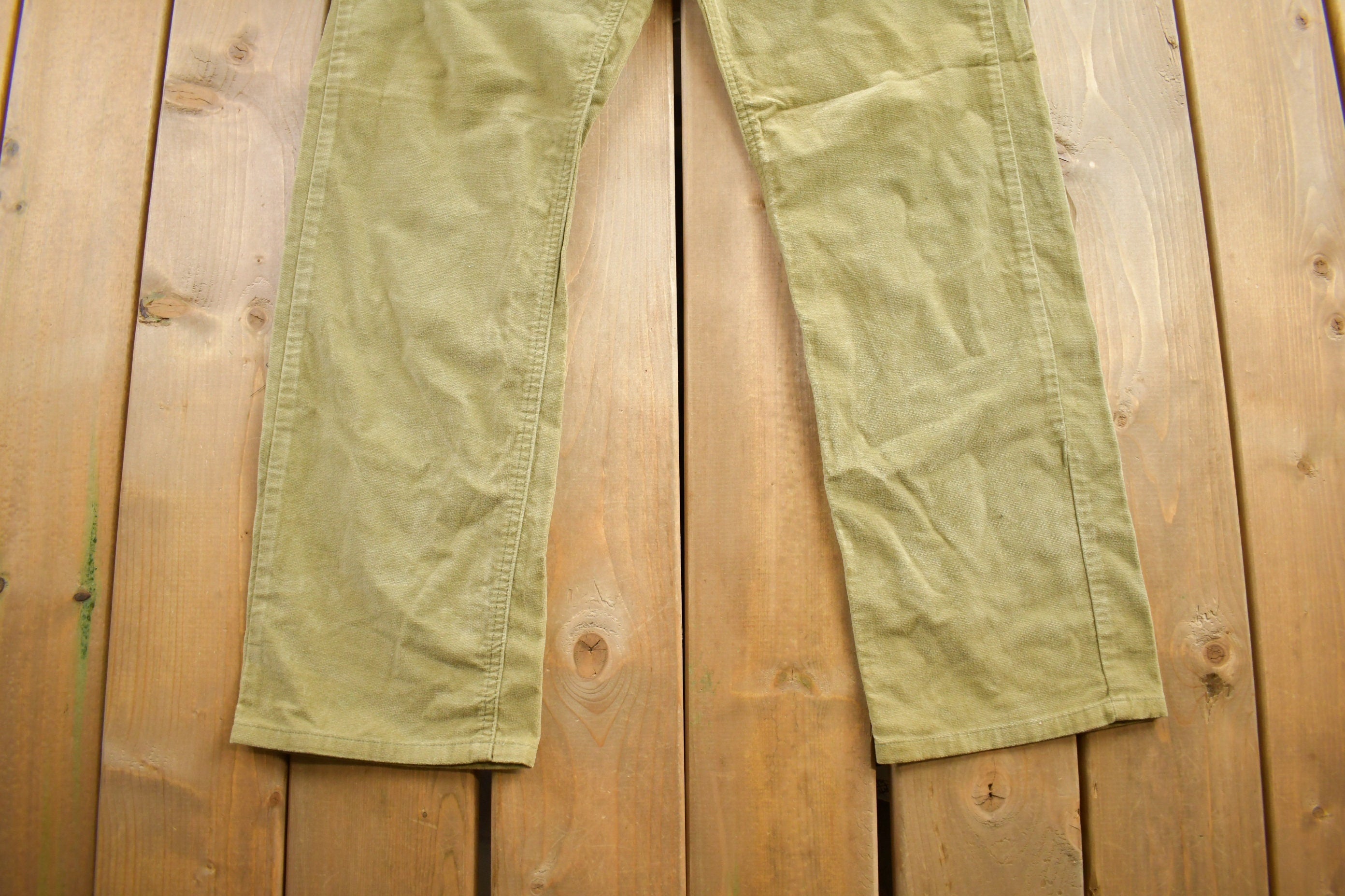 Vintage 1990s Levi's 505 Straight Leg Green Corduroy Pants Size 32x32