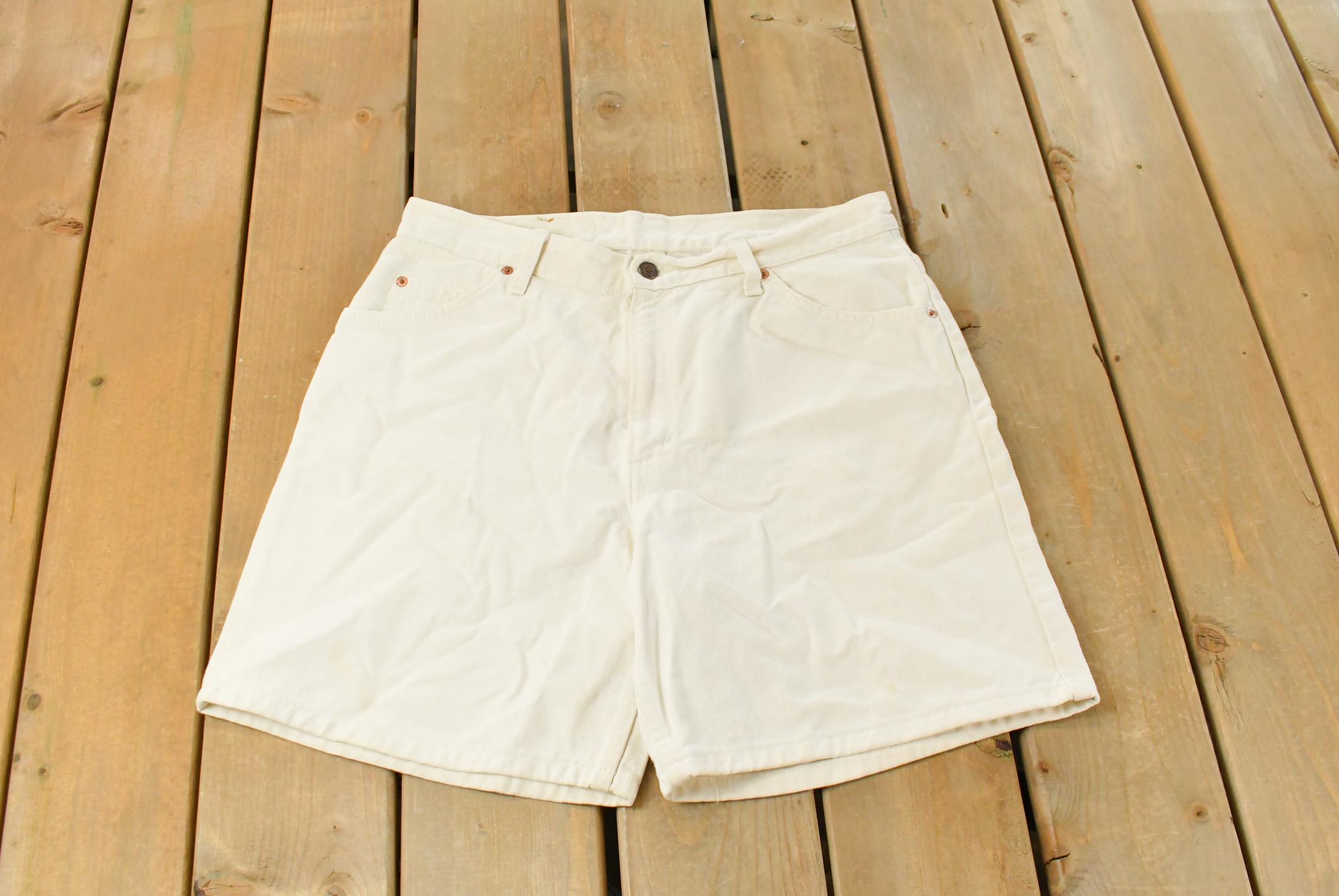 Vintage 1990s Levi's 550 Relaxed Fit Denim Jean Shorts Women's 33