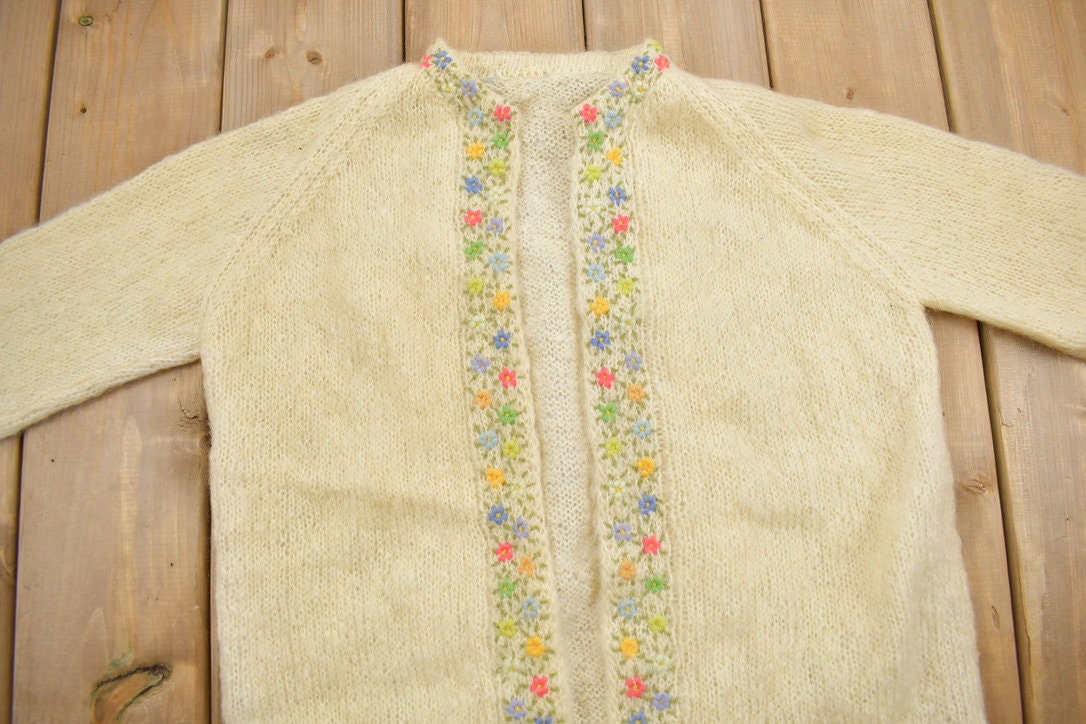 Vintage 1960s Hand Knit Floral Sweater / Hippy Sweater / True Vintage / Colourful / Vintage Knit