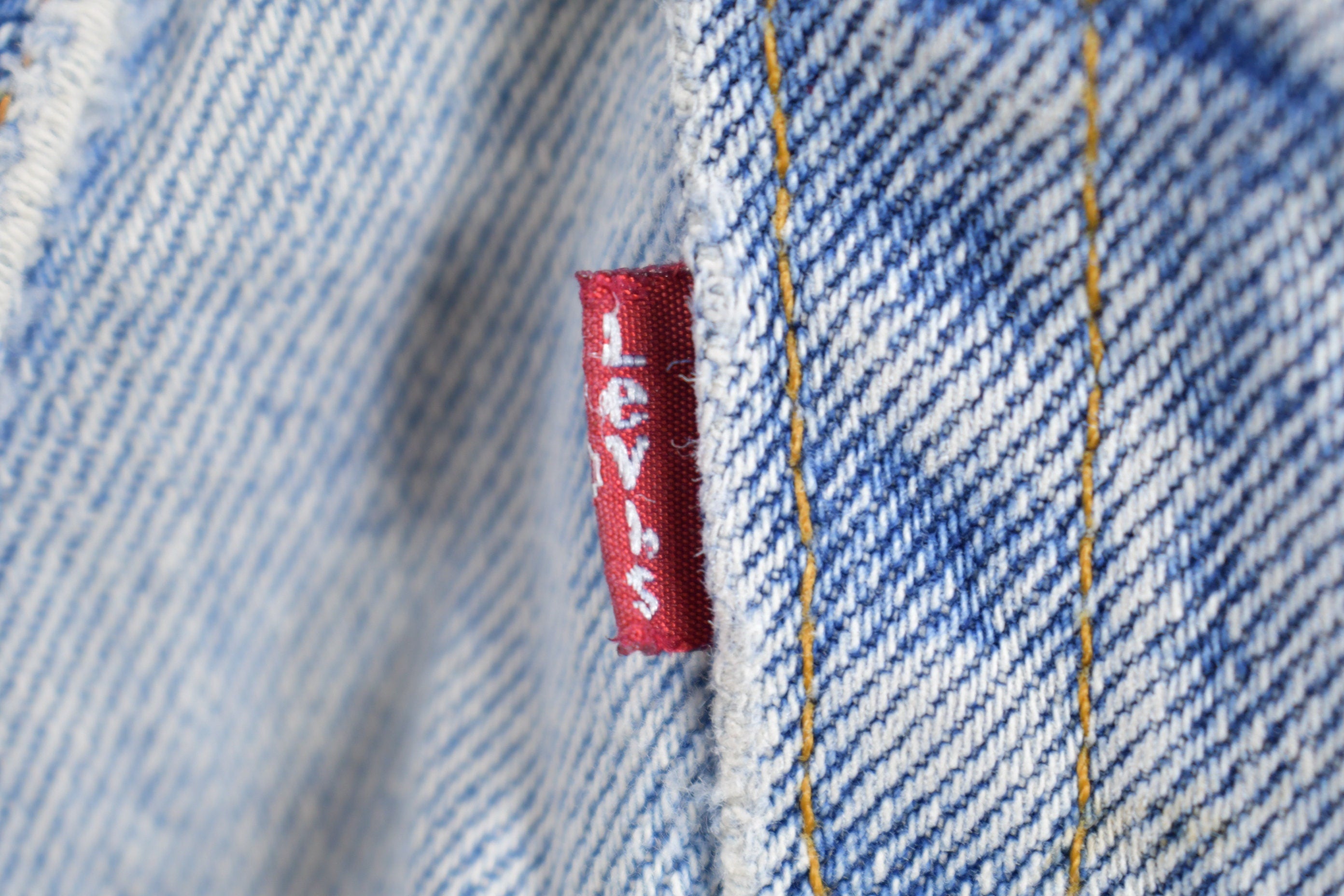 Vintage 1990s Levi's 550 Red Tab Denim Jeans Size 32 x 32