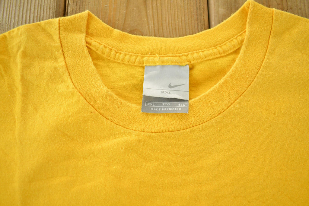 Vintage 2000s Nike Embroidered Swoosh Graphic T-Shirt