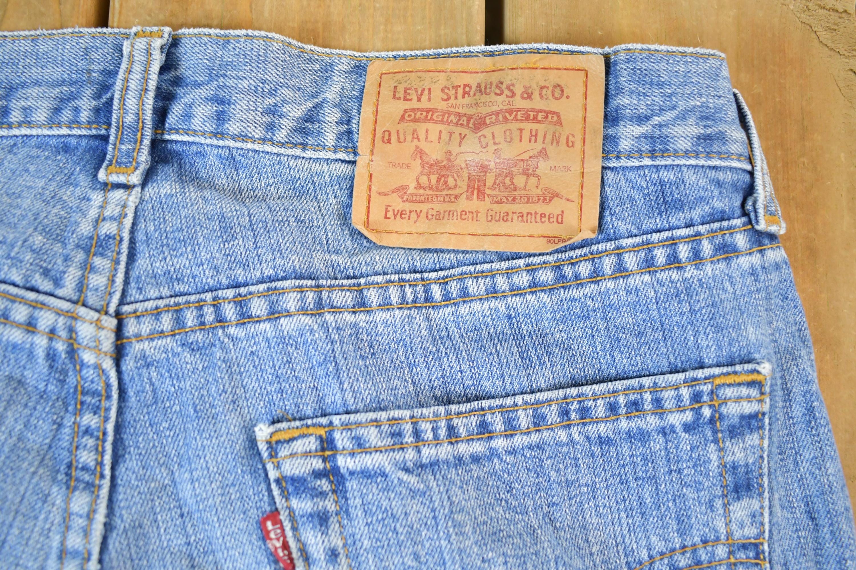 Vintage 1990s Levi Strauss Red Tab Denim Jeans Size 32 x 31 Made In USA