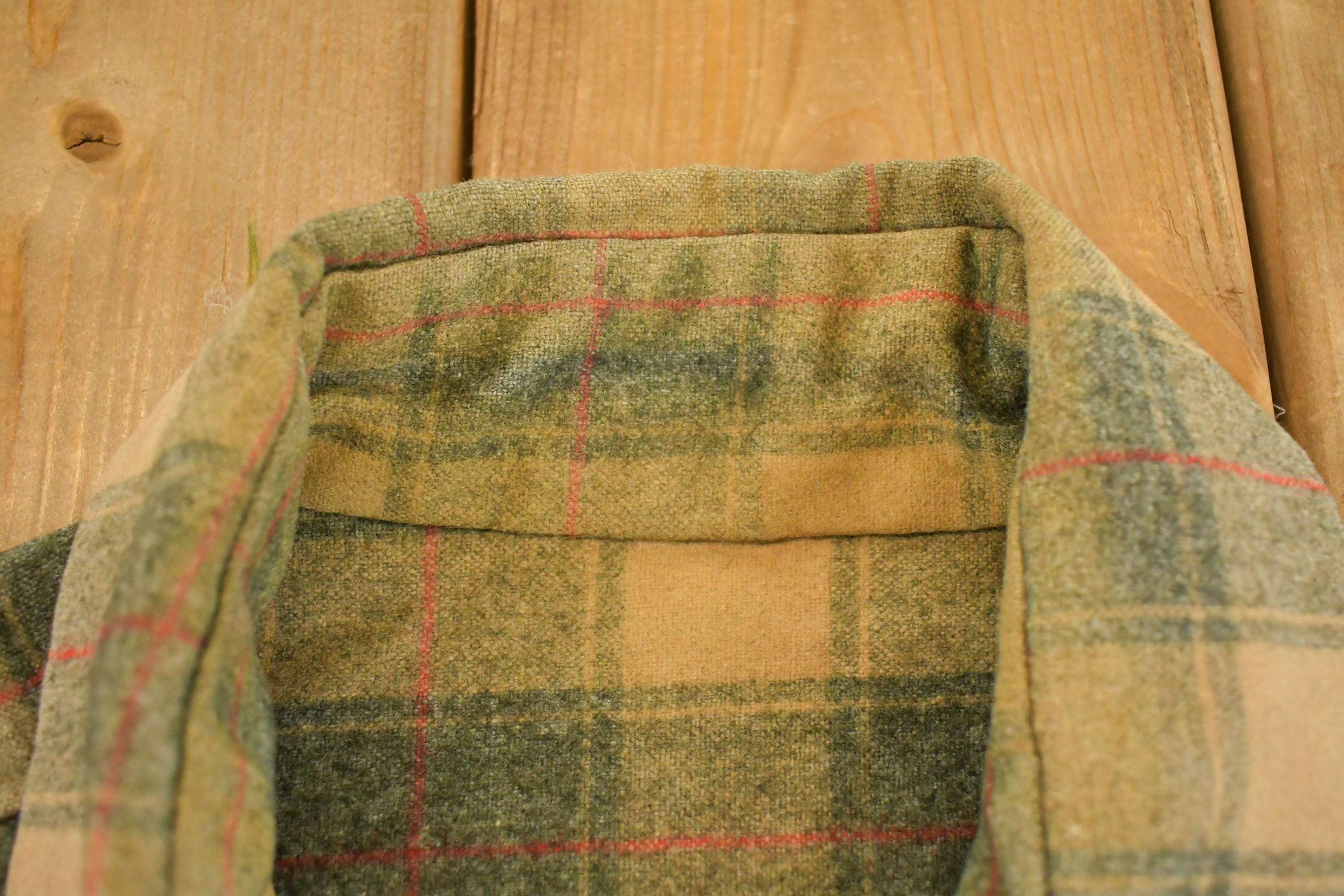 Vintage 1980s Wool Plaid Outdoorsman Heavyweight Button Up Shirt Men's M