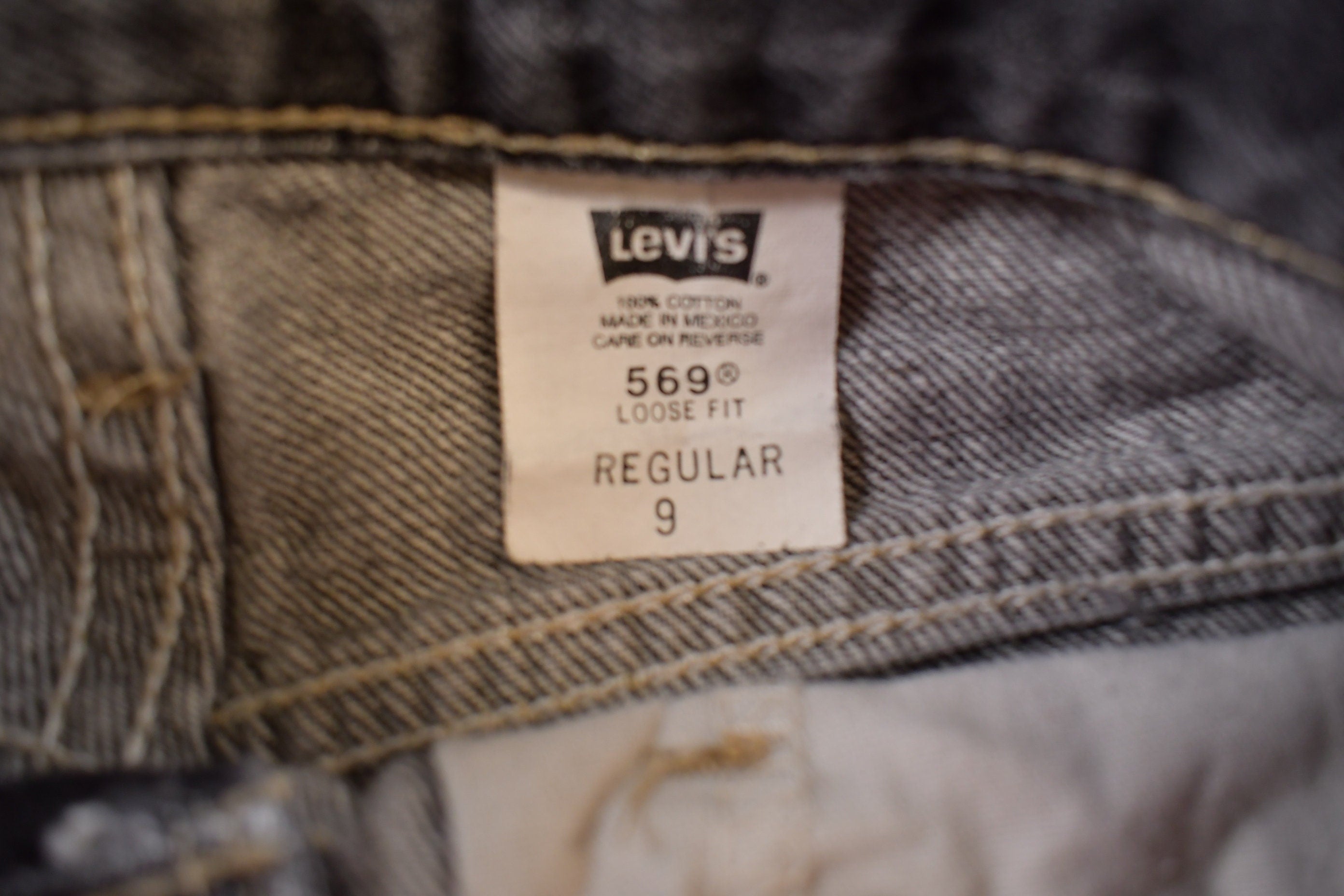 Vintage 1990s Levi's 569 Jeans Size 24x23