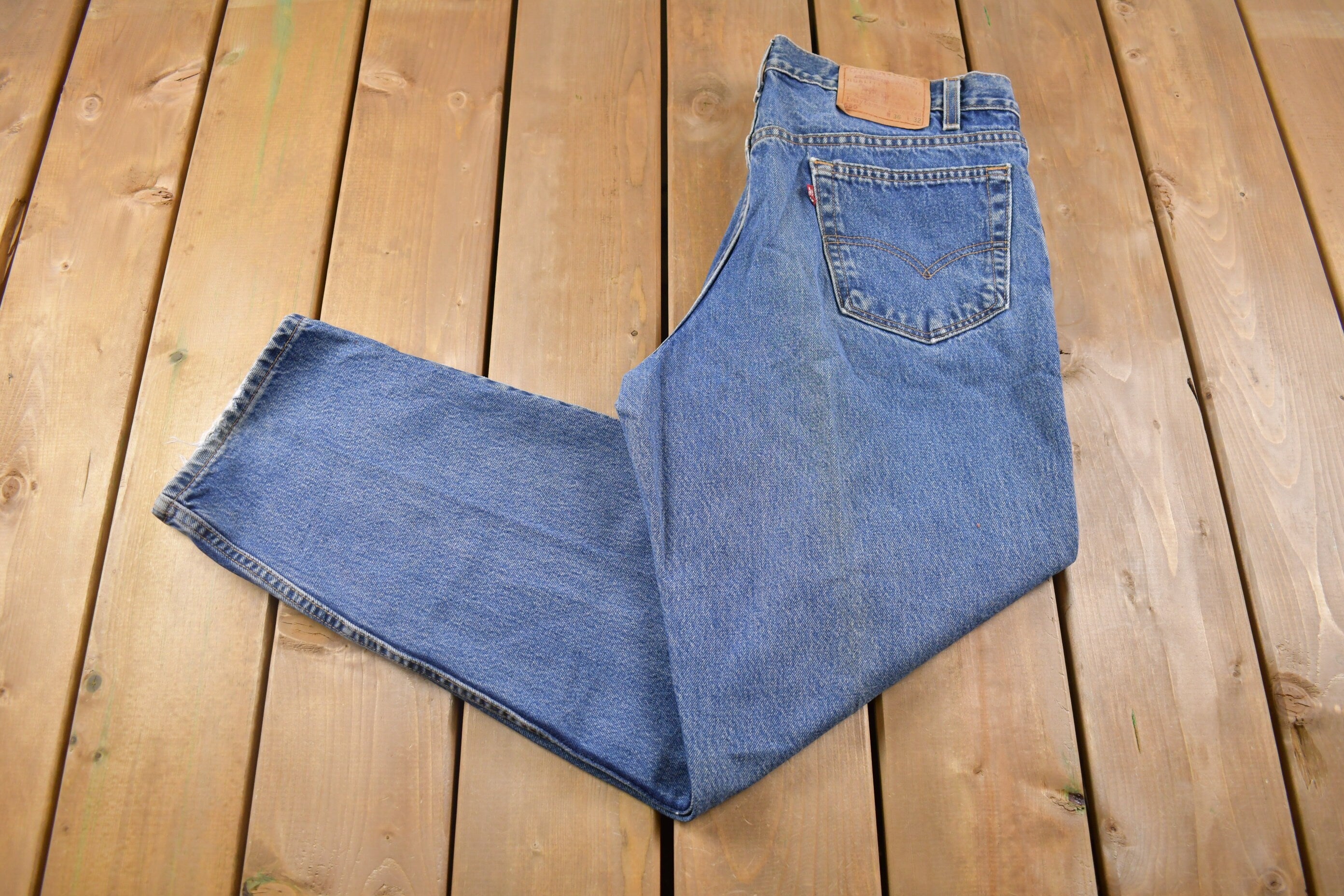 Vintage 1990s Levi's 550 Red Tab Jeans Size 34 x 31