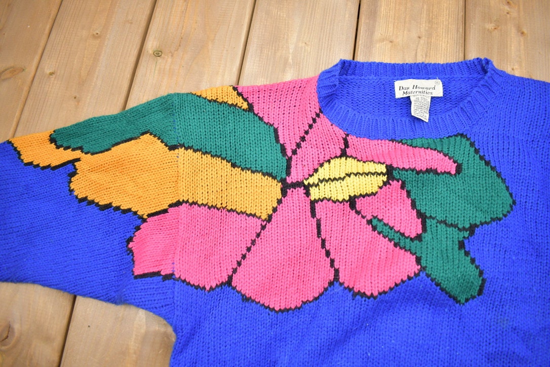 Vintage 1990s Dan Howard Floral Knit Cute Sweater
