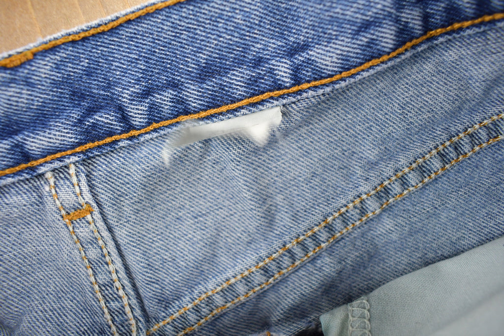 Vintage 1990s Levi's 550 Medium Wash Denim Jeans Size 34 x 31