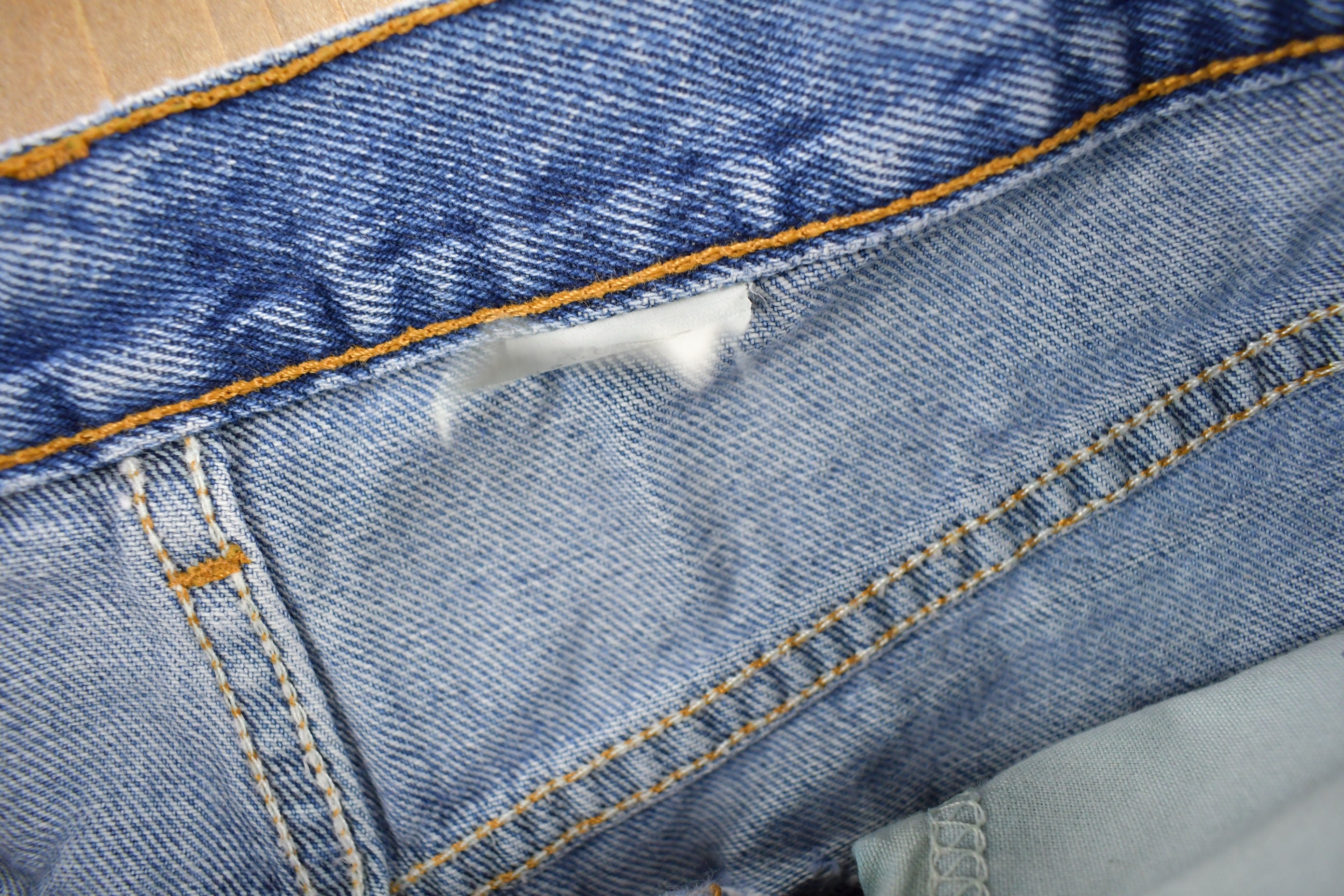 Vintage 1990s Levi's 550 Medium Wash Denim Jeans Size 34 x 31