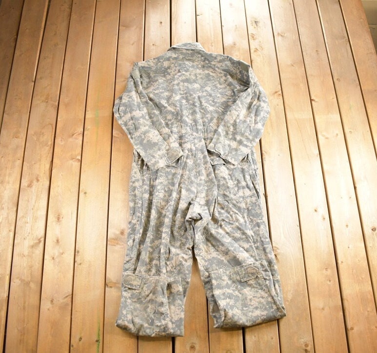 Vintage 1990s Universal Camouflage Jumpsuit Size 34x29
