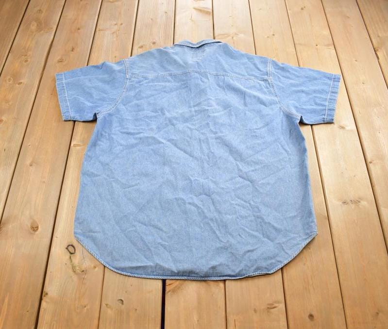 Vintage 1990s Jungle Embroidered Womens Short Sleeve Button Up Shirt