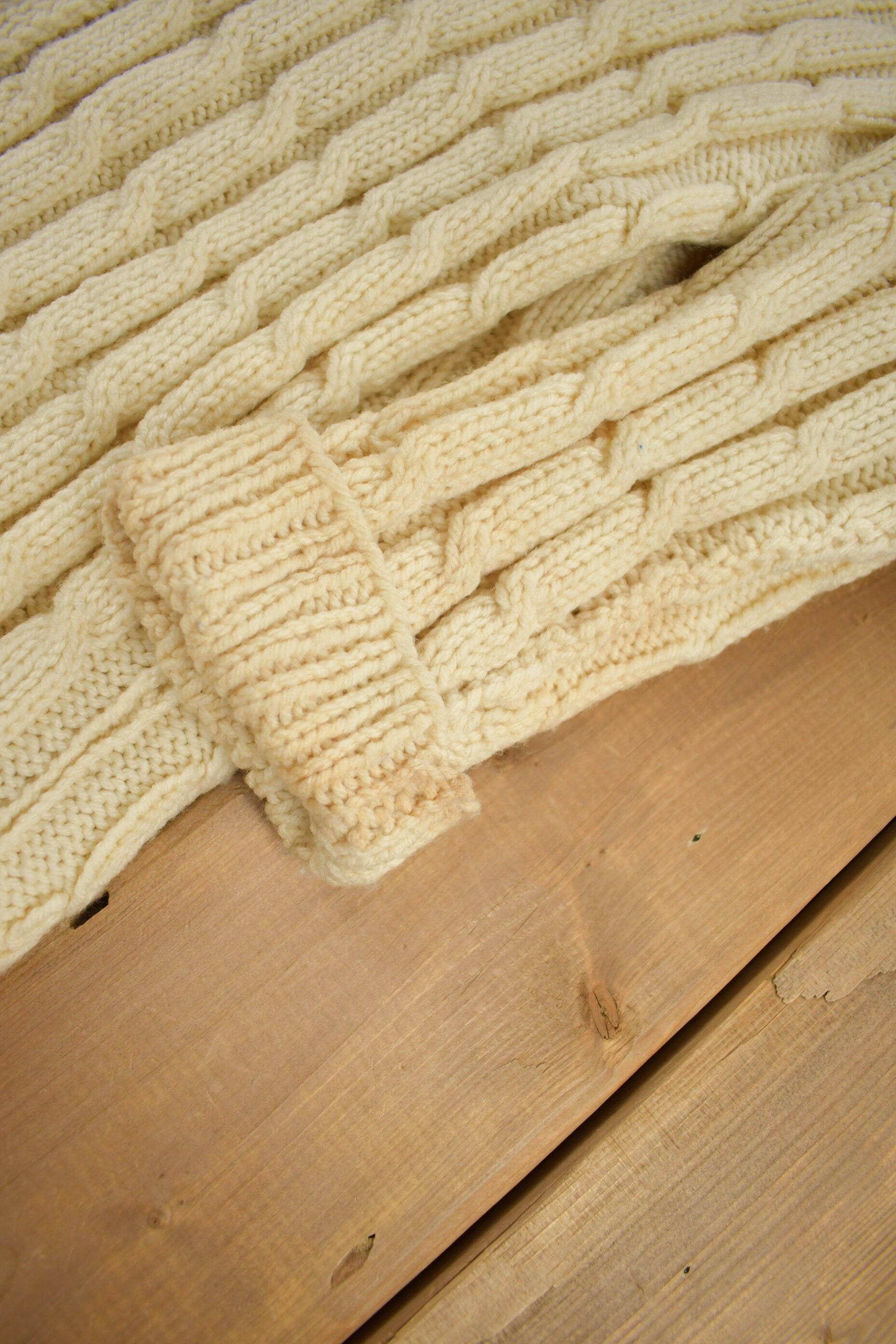 Vintage 1980s Blank 100% Wool Cable Knit Cardigan Sweater