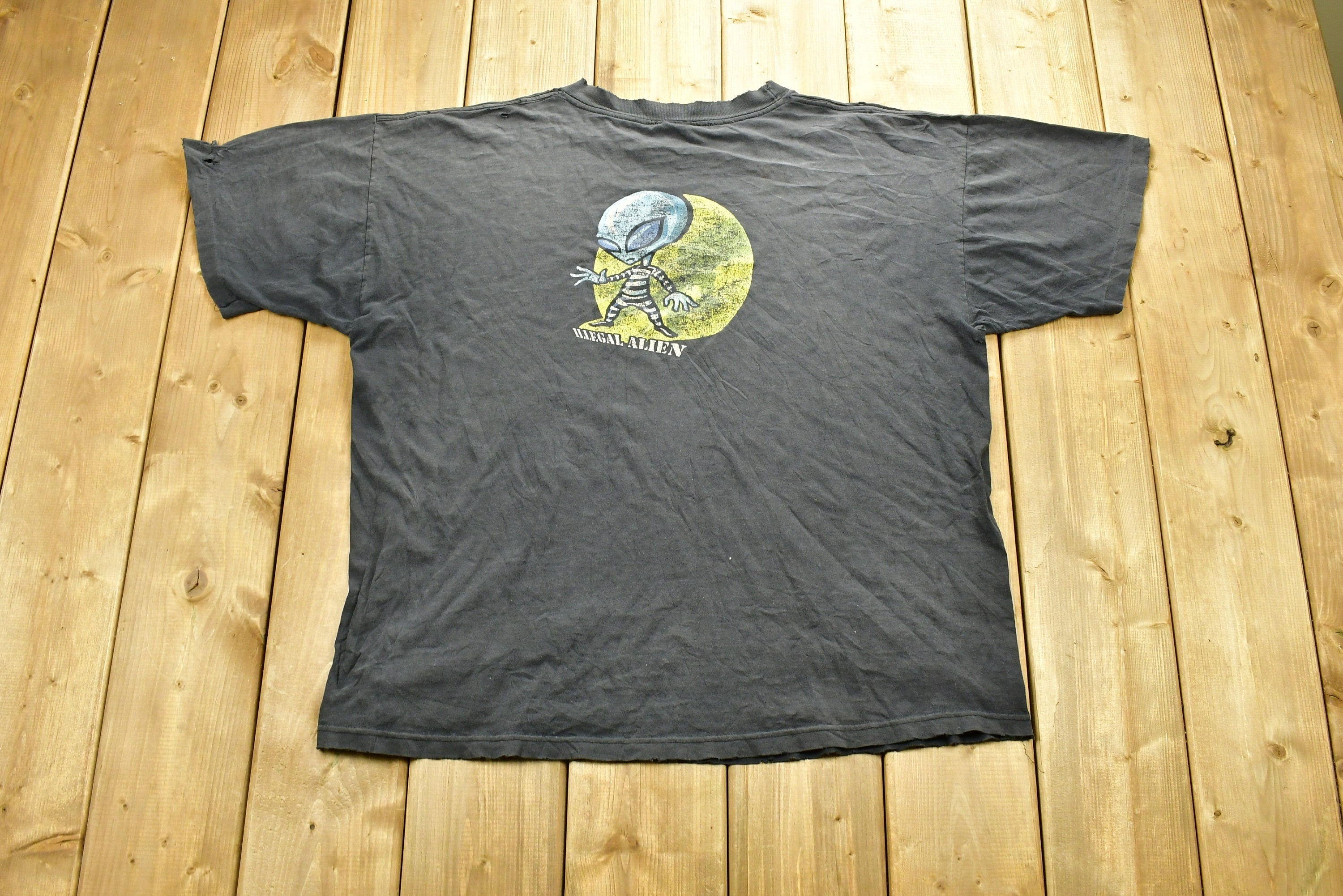 Vintage 90's 26Red Illegal Alien Skate T-Shirt