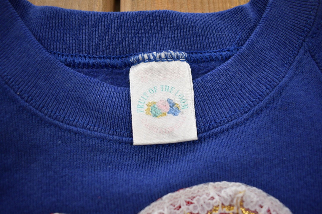 Vintage 1990s 3D Hearts Floral Embroidered Crewneck Sweatshirt / 90s Crewneck / Souvenir / Athleisure / Streetwear