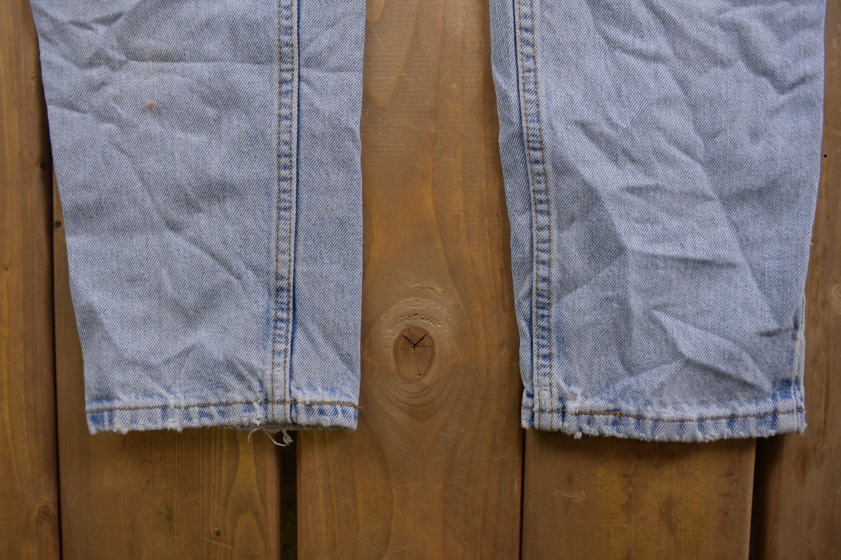 Vintage 1990s Levi's 550 Red Tab Distressed Jeans Size 26 x 32