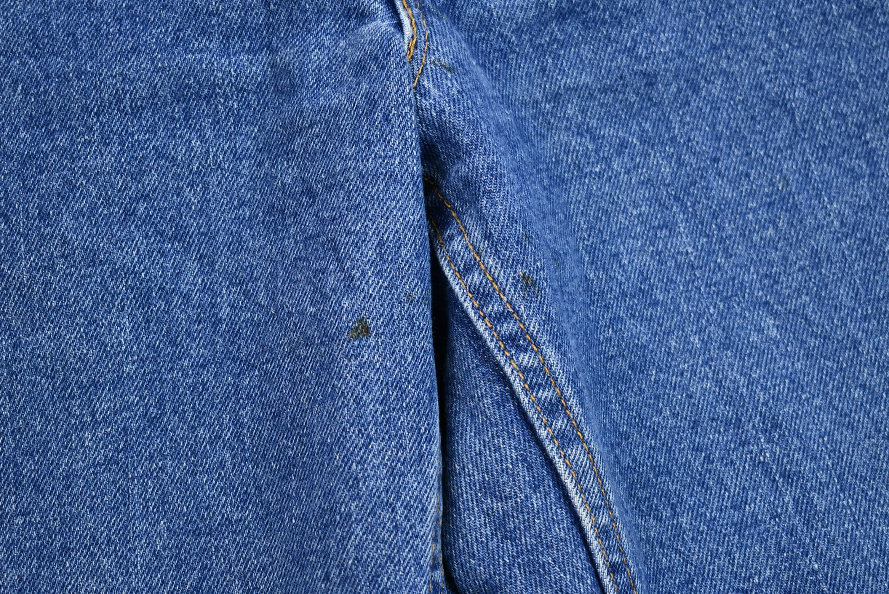 Vintage 1990s Levi's 560 Medium Wash Loose Fit Tapered Leg Mom Jeans