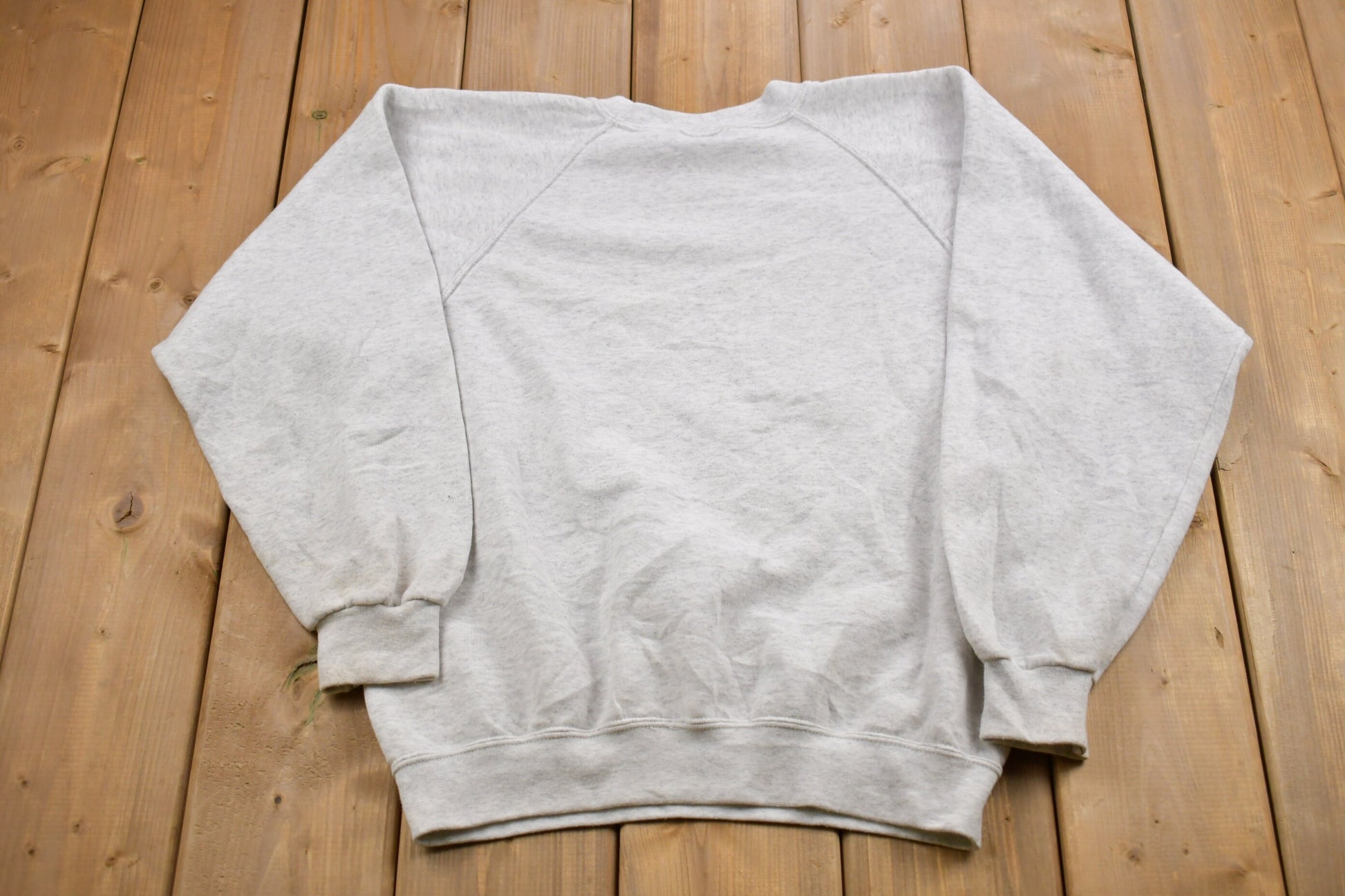 Vintage 1980s Walt Disney World Minnie Mouse Raglan Crewneck Sweatshirt / 80s Crewneck / Souvenir / Athleisure / Made In USA / 90s Disney