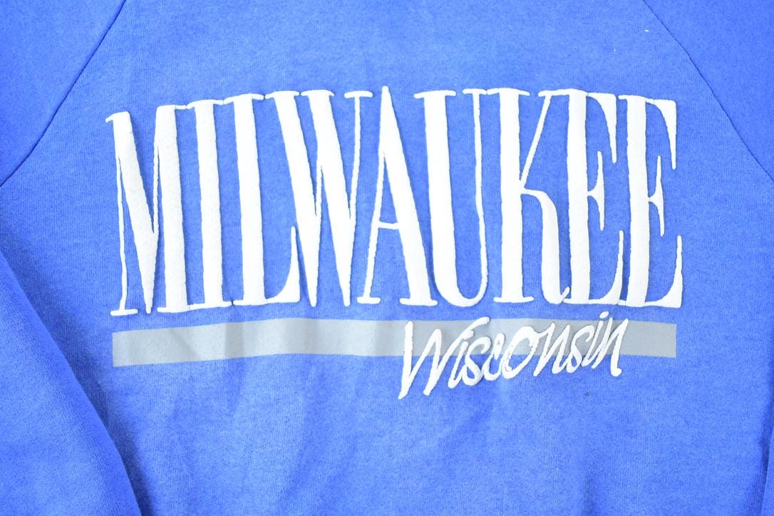 Vintage 1990s Milwaukee Wisconsin Souvenir Crewneck Sweatshirt Made In USA