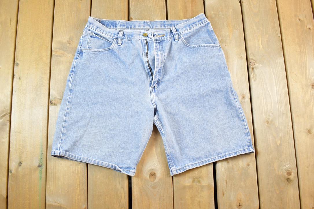 Vintage 1990s Wrangler Light Wash Denim Jean Shorts Size 36 x 9