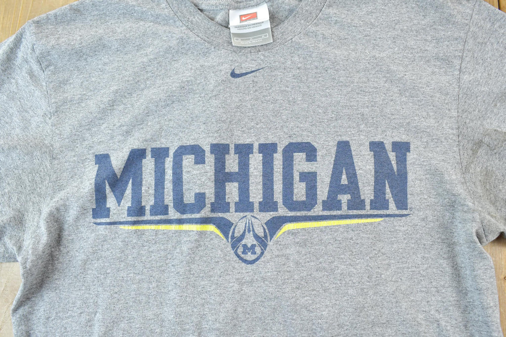 Vintage 1990s Team Nike Michigan Graphic T-Shirt