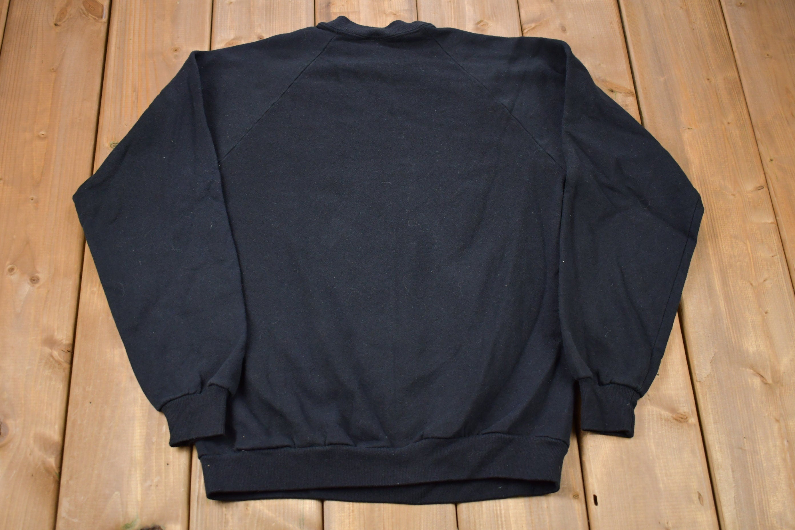 Vintage 1994 Warner Bros Looney Tune House Graphic Crewneck Sweatshirt