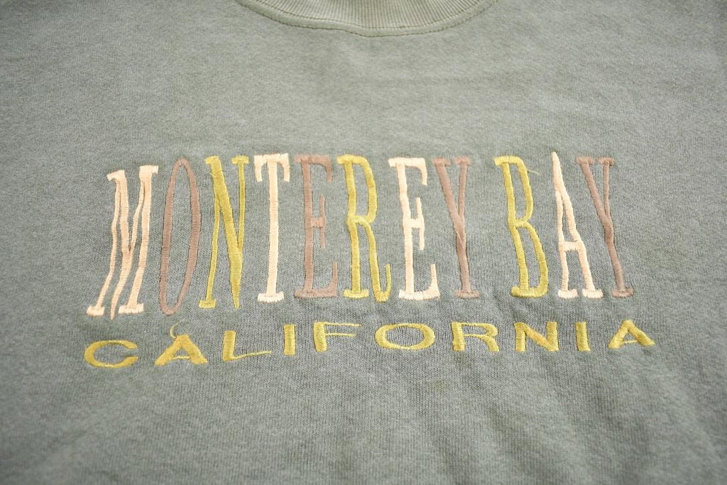 Vintage 1990s Monterey Bay California Embroidered Souvenir Travel Crewneck Sweatshirt