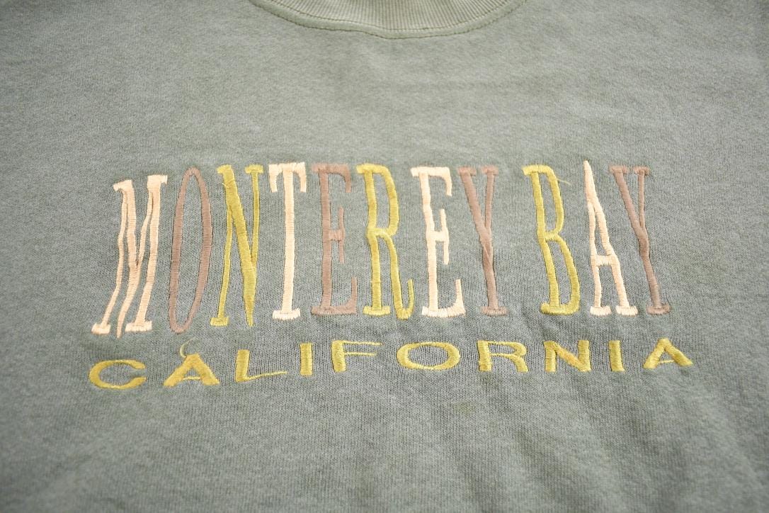 Vintage 1990s Monterey Bay California Embroidered Souvenir Travel Crewneck Sweatshirt