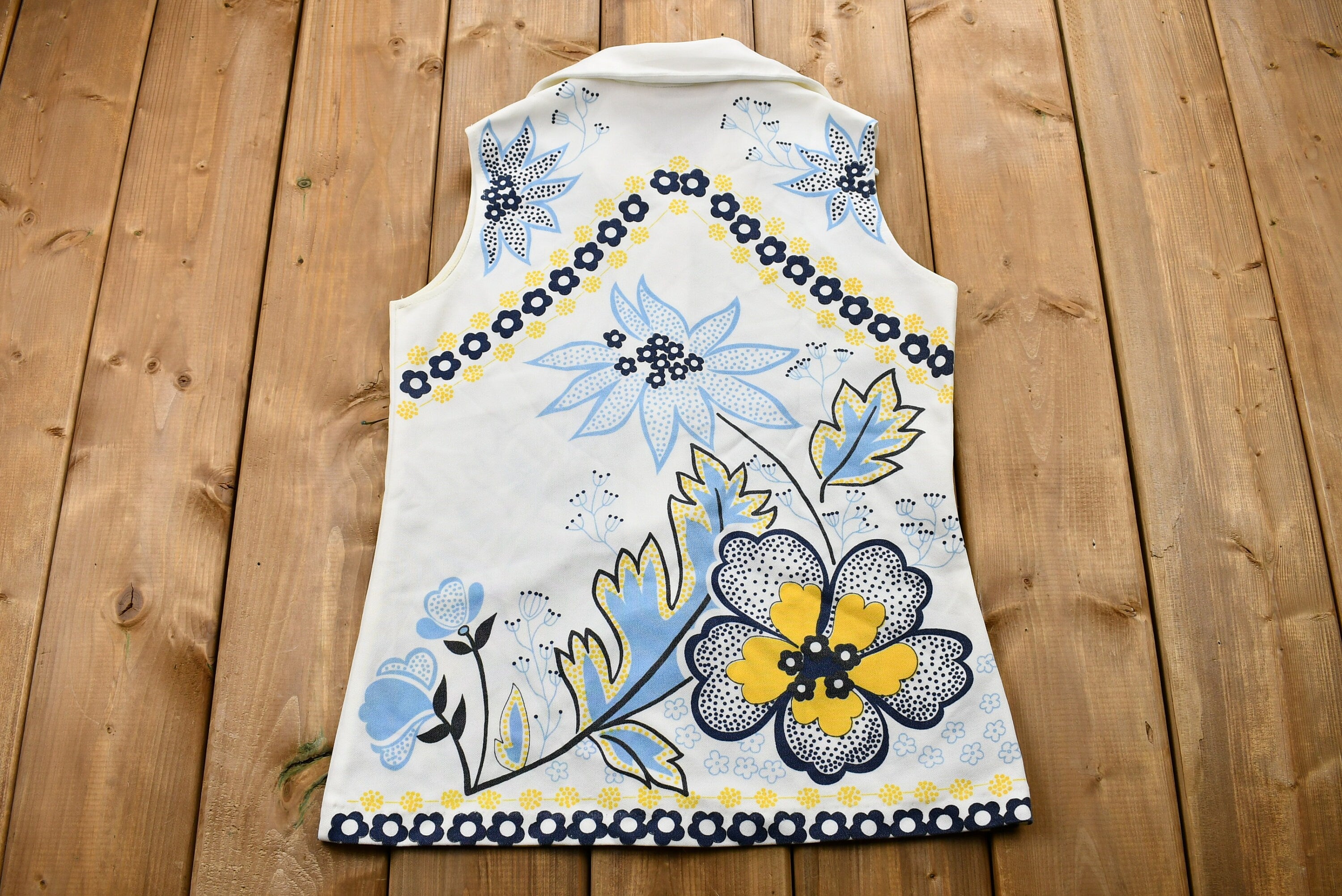 Vintage 1970s Floral Print Sleeveless Button-Up Tunic Blouse