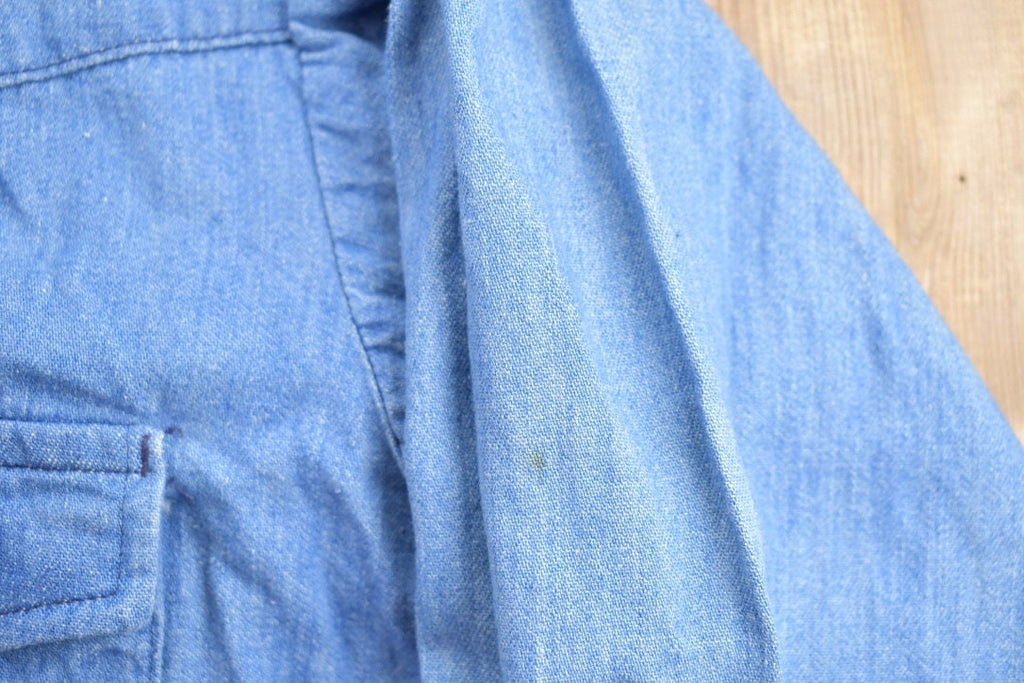Vintage 1990s Lee Denim Button Up Shirt / 1990s Button Up / Vintage Jean Shirt / Basic Button Up / Lee Vintage / Lee Denim Button Up / 90s