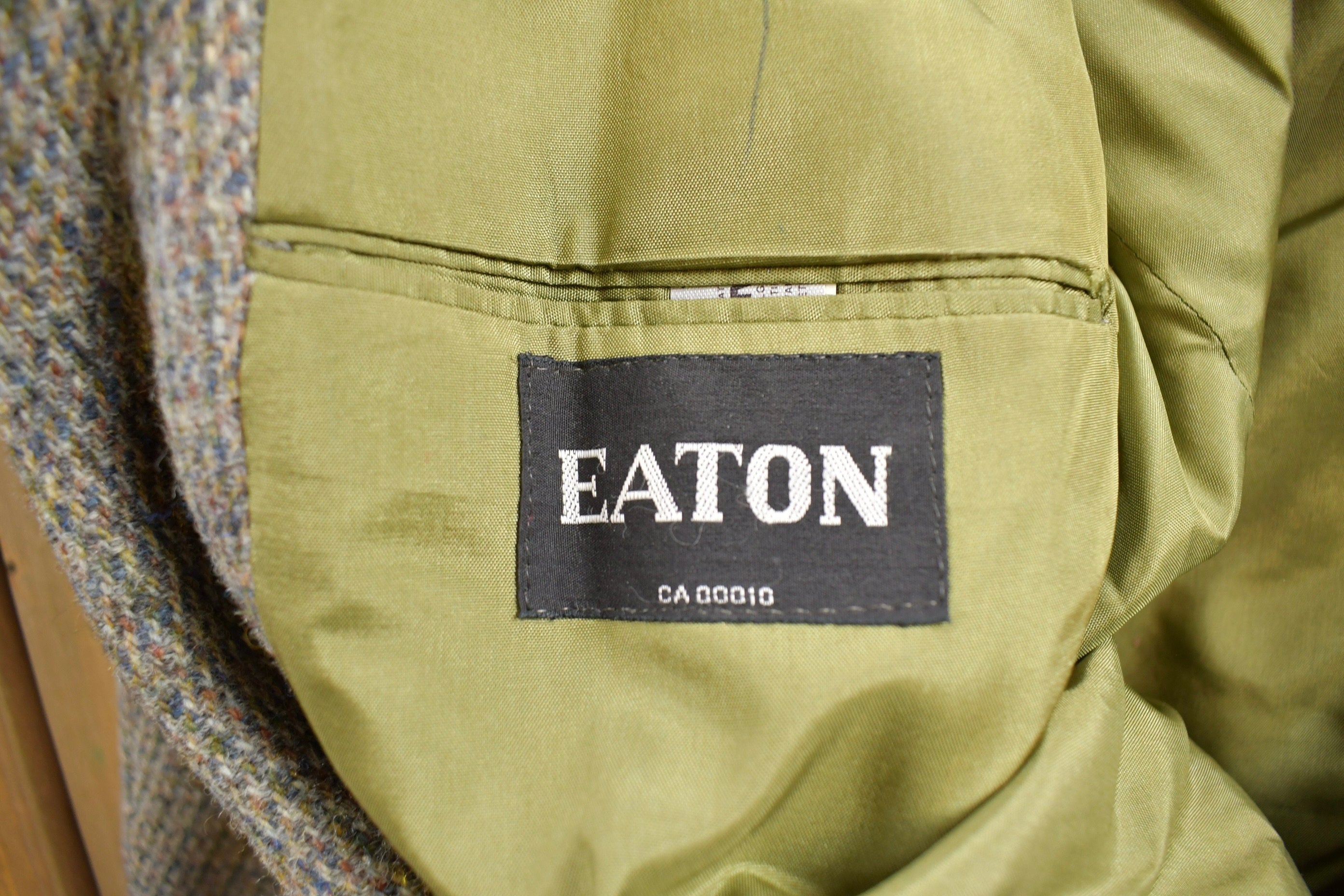 Vintage 1980s Harris Tweed Eaton's Wool Two Button Blazer Jacket /
