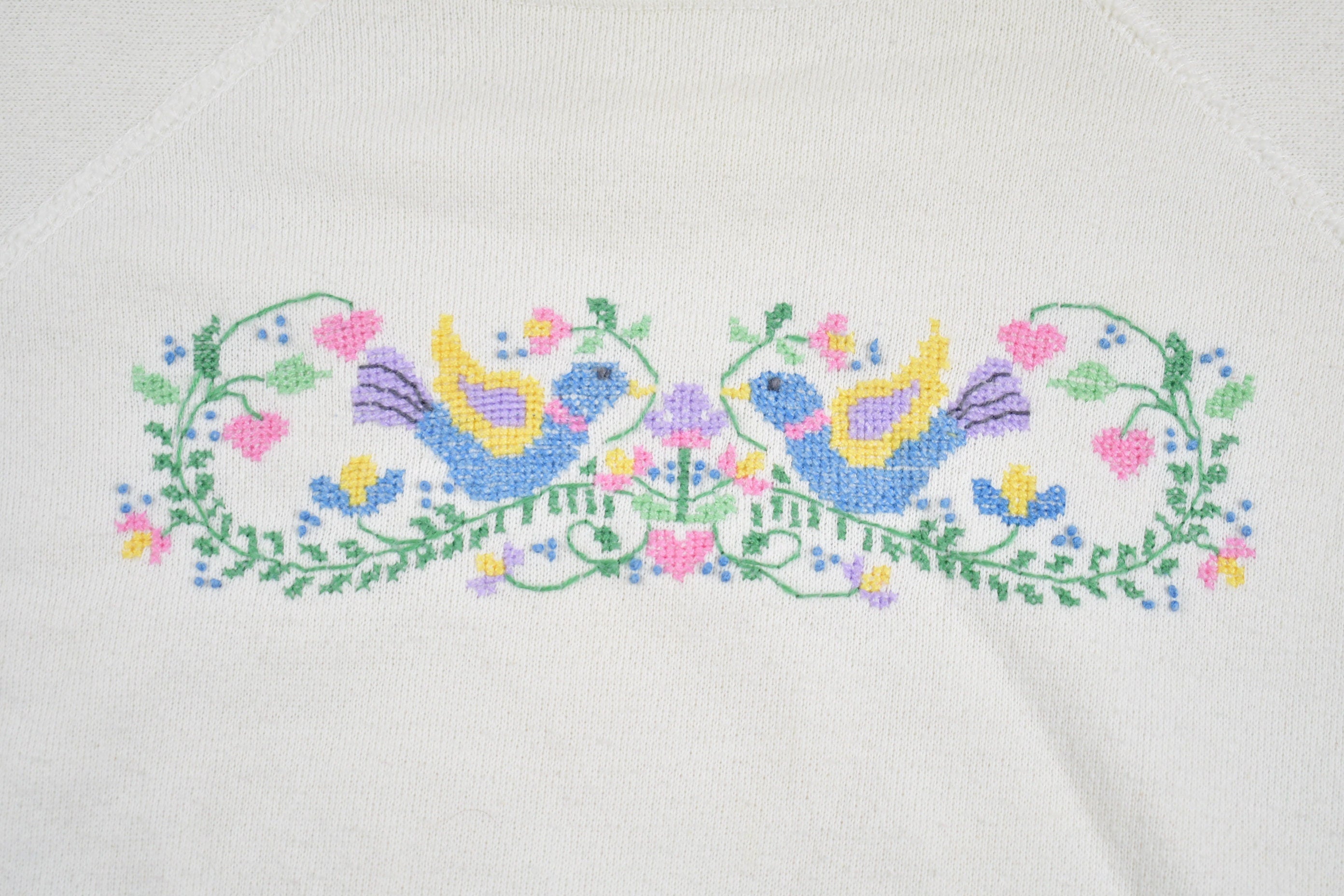 Vintage 1990s Cute Birdies and Flowers Embroidered Crewneck Sweatshirt