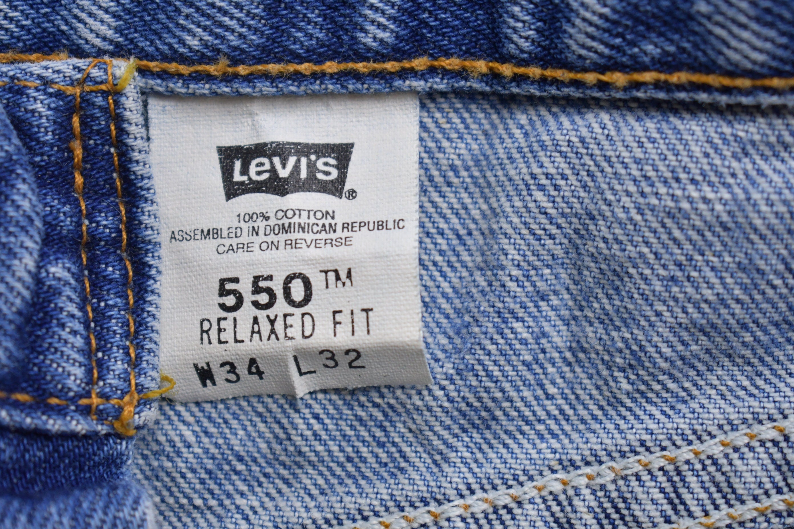 Vintage 1990s Levi's 550 Red Tab Denim Jeans Size 32 x 31