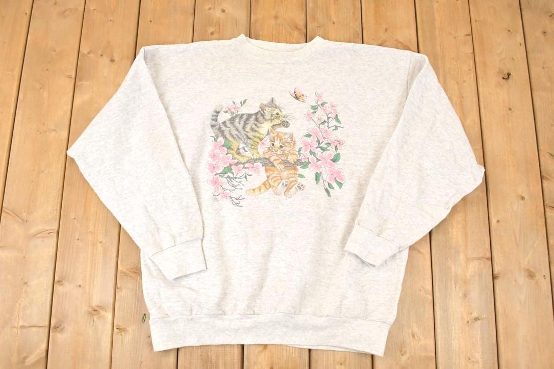 Vintage 1990s Cute Playing Kitty Butterfly Graphic Print Crewneck Sweatshirt Women's XL
