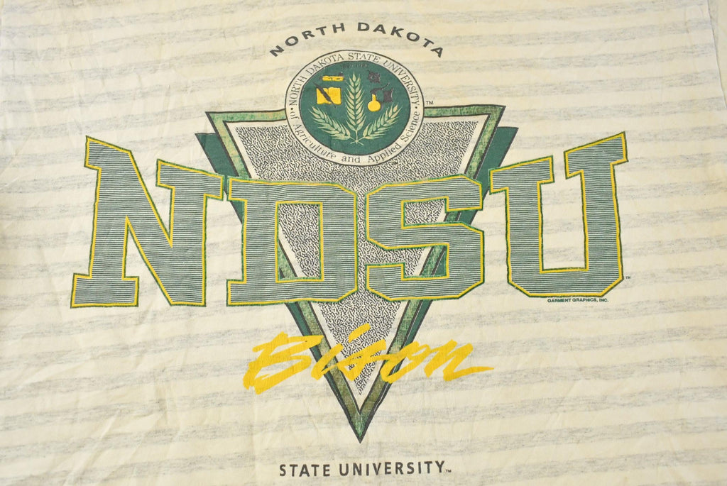 Vintage 1990s North Dakota State Bisons Collegiate T-Shirt Men's L / 90s Sportswear / Athleisure / Athletic / Single Stitch