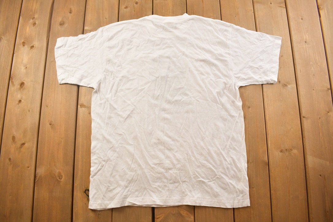 Vintage 1990s Bahamas Island Seas Resort T-Shirt