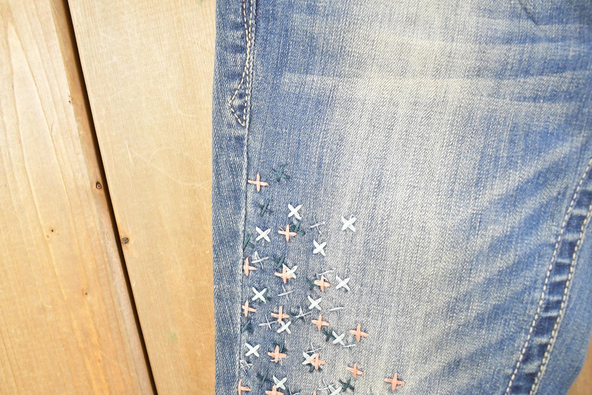 Vintage Deadstock Y2K Grace In LA Bedazzled Bootcut Low Rise Jeans Women's Size 26 x 31