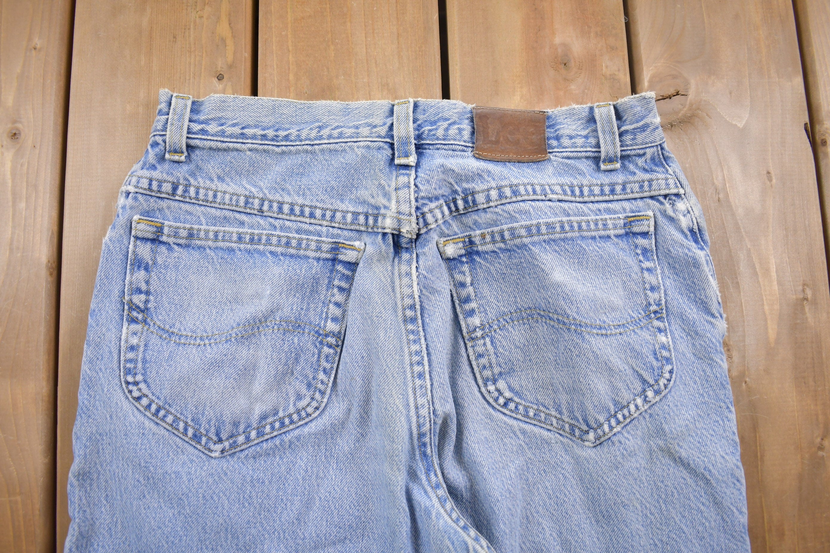 Vintage 1990s Lee Light Wash Blue Denim 28 x 29 / Vintage Jeans / Women's Vintage Jeans / Streetwear Fashion / Made in USA / Vintage Pants