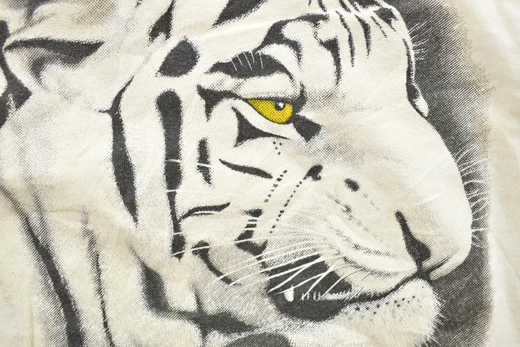Vintage 1990s White Tiger Canada Big Cat Theme Graphic T-Shirt