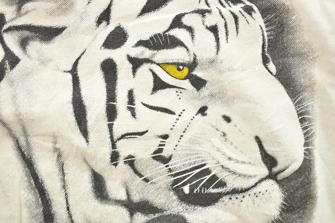 Vintage 1990s White Tiger Canada Big Cat Theme Graphic T-Shirt