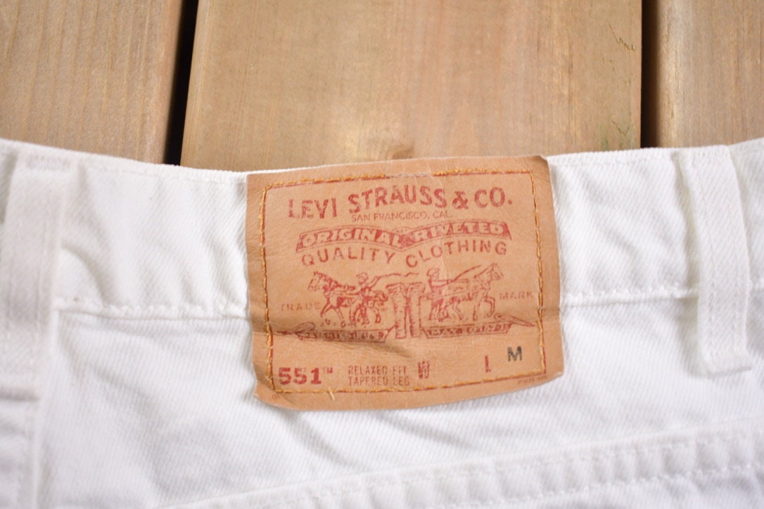 Vintage 1990s Levi 551 Red Tab Jeans Size 32 x 30