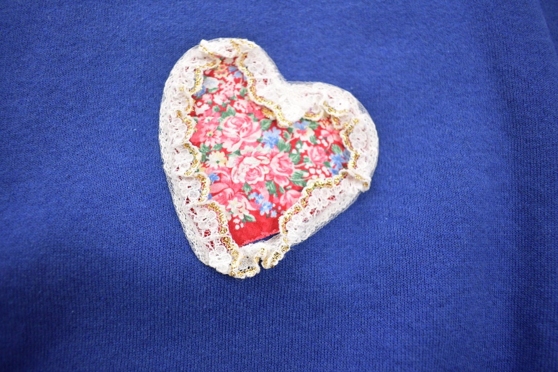 Vintage 1990s 3D Hearts Floral Embroidered Crewneck Sweatshirt / 90s Crewneck / Souvenir / Athleisure / Streetwear