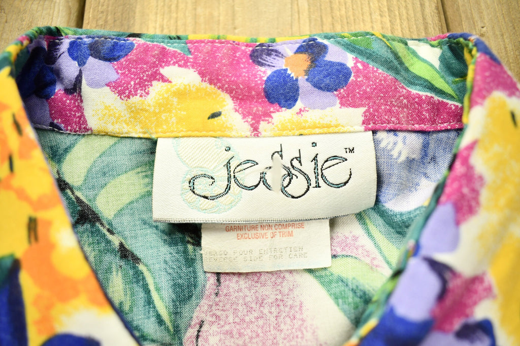 Vintage 1970s Jessie Floral Button Up Shirt /