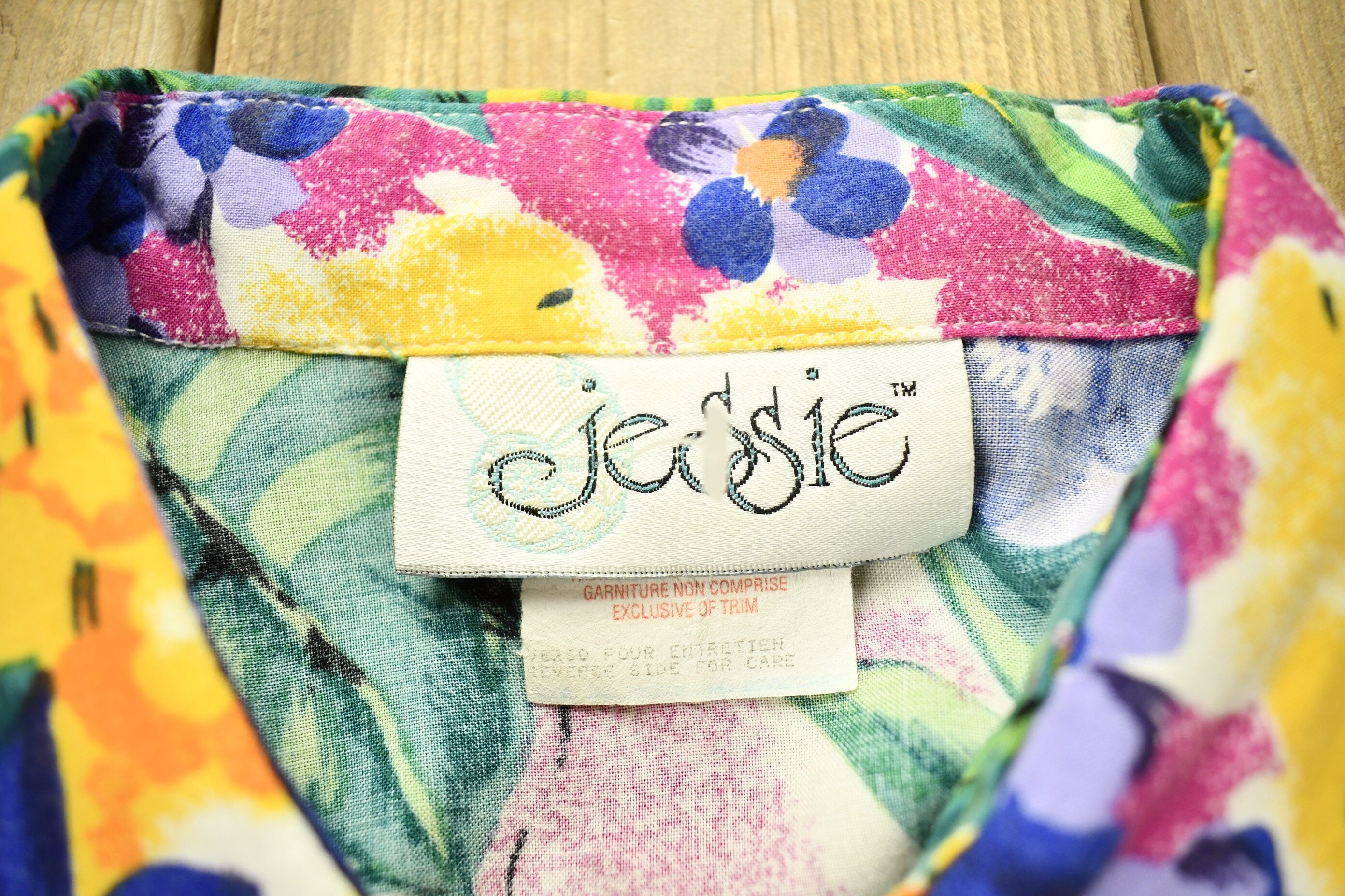 Vintage 1970s Jessie Floral Button Up Shirt /