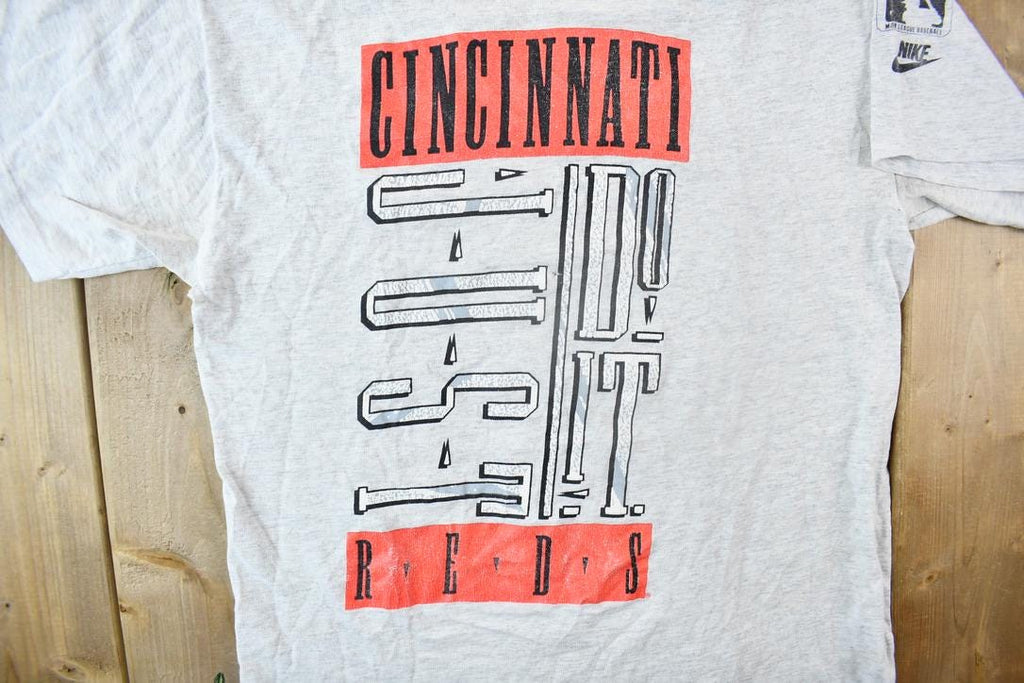 Vintage 1990s Cincinnati Reds MLB Nike Grey Tag Graphic T-Shirt