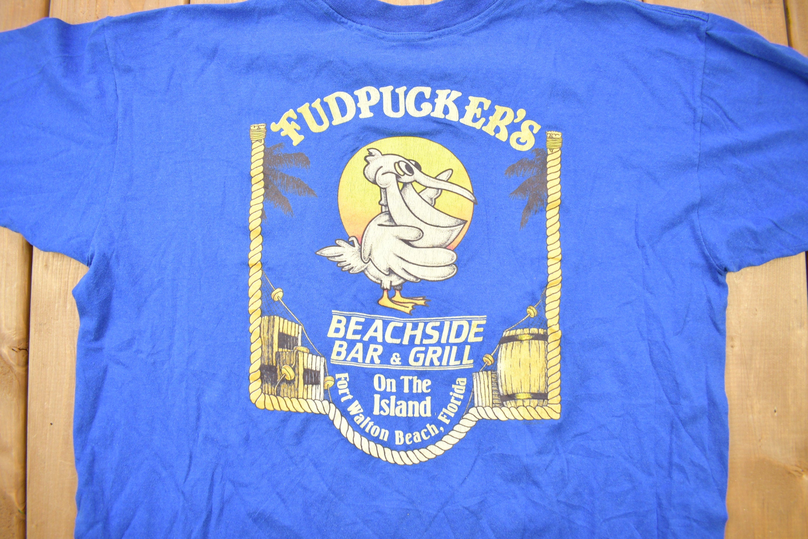 Vintage 1990s Fudpuckers Beachside Bar & Grill Souvenir T Shirt