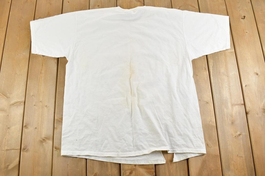 Vintage 1990s Ernie Keebler Cartoon Graphic T-Shirt