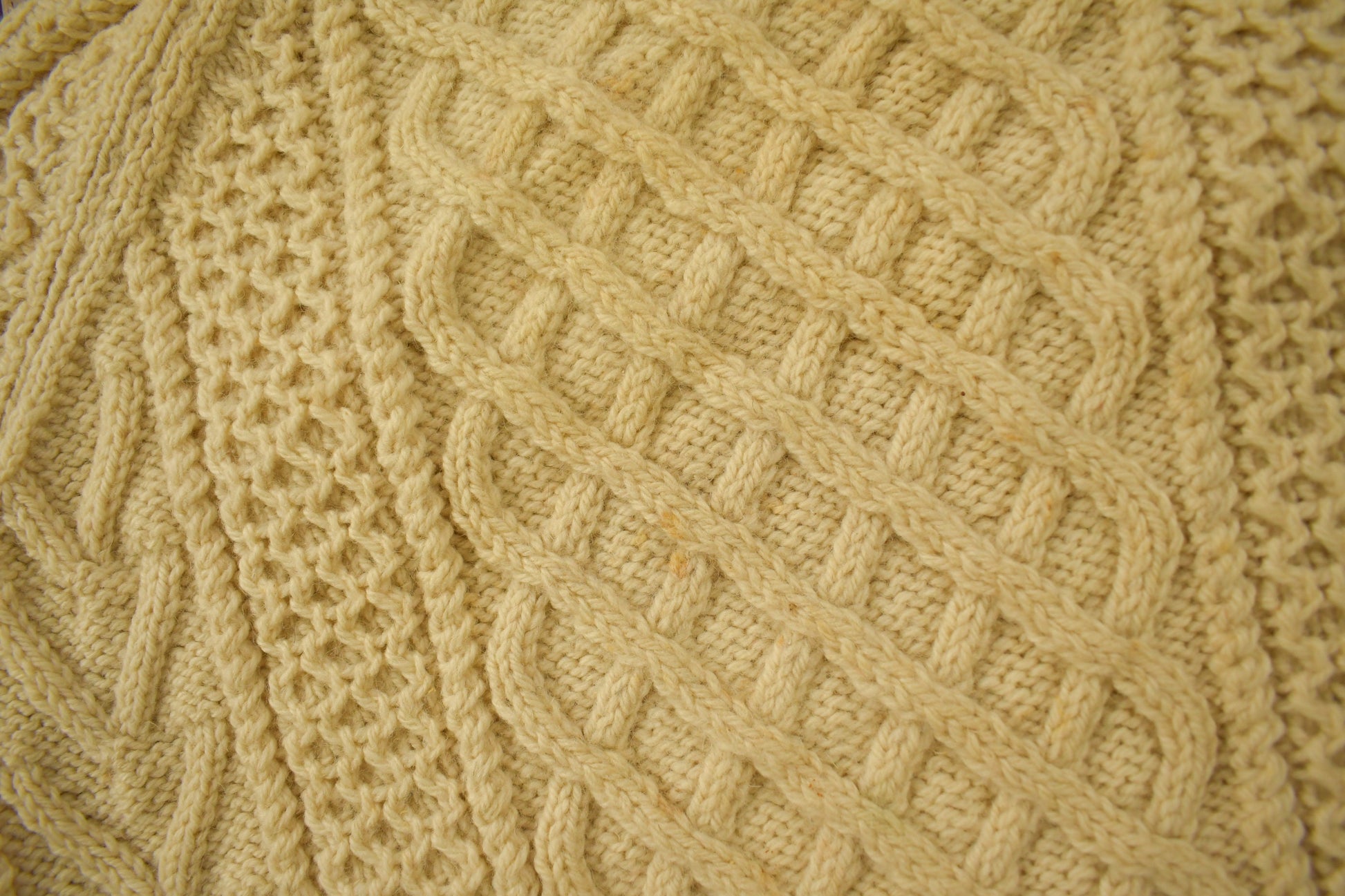 Vintage 1980s 100% Wool Cable Knit Crewneck Sweater