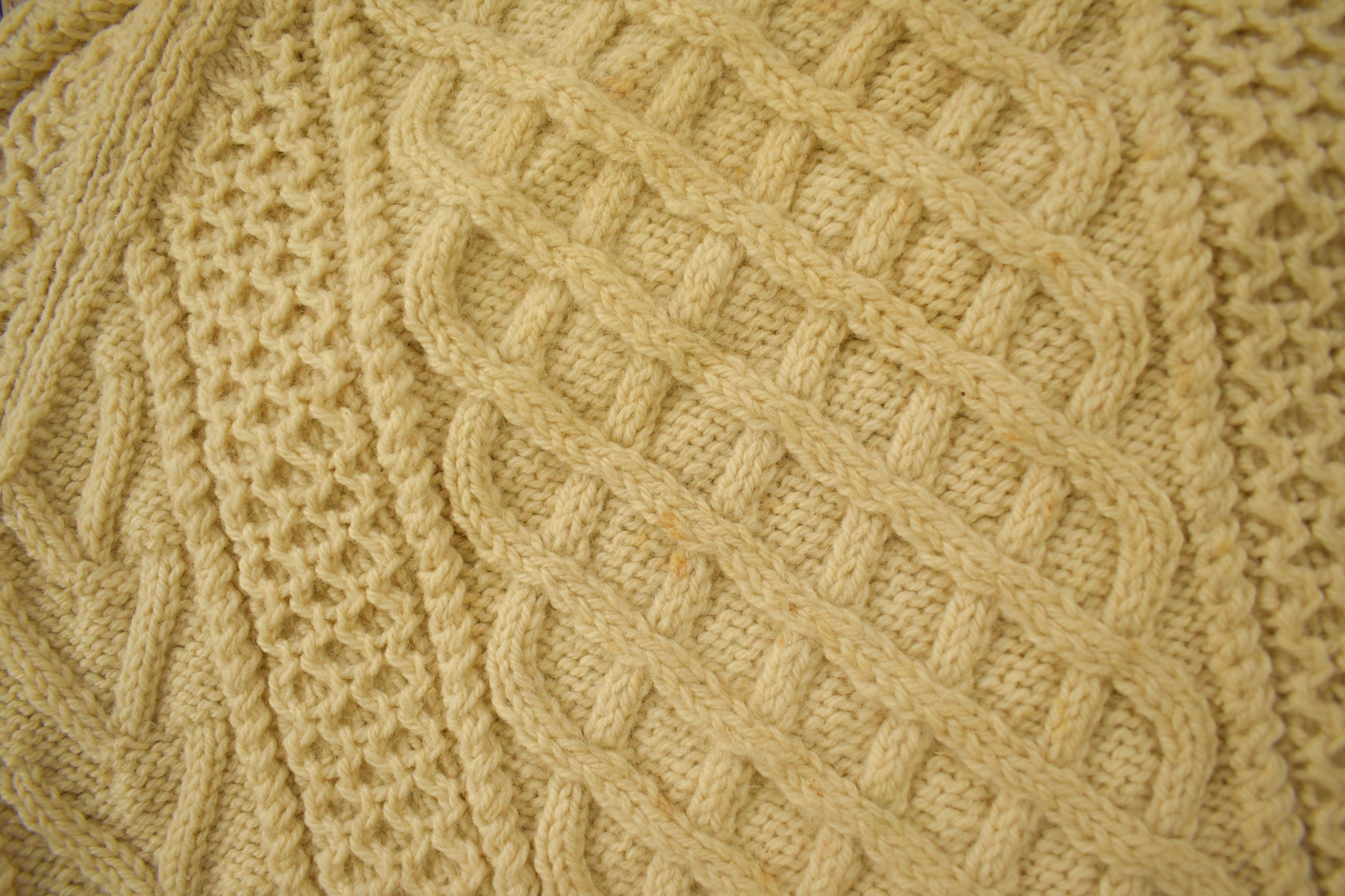 Vintage 1980s 100% Wool Cable Knit Crewneck Sweater