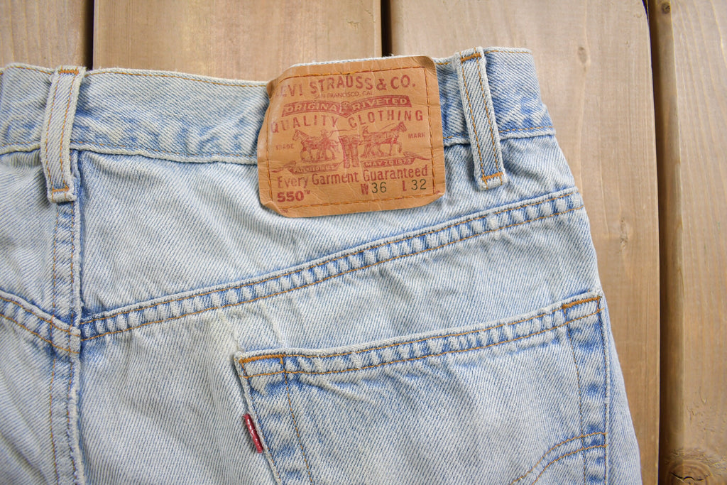 Vintage 1990s Levi's 550 Red Tab Ripped Denim Jeans Size 32 x 31