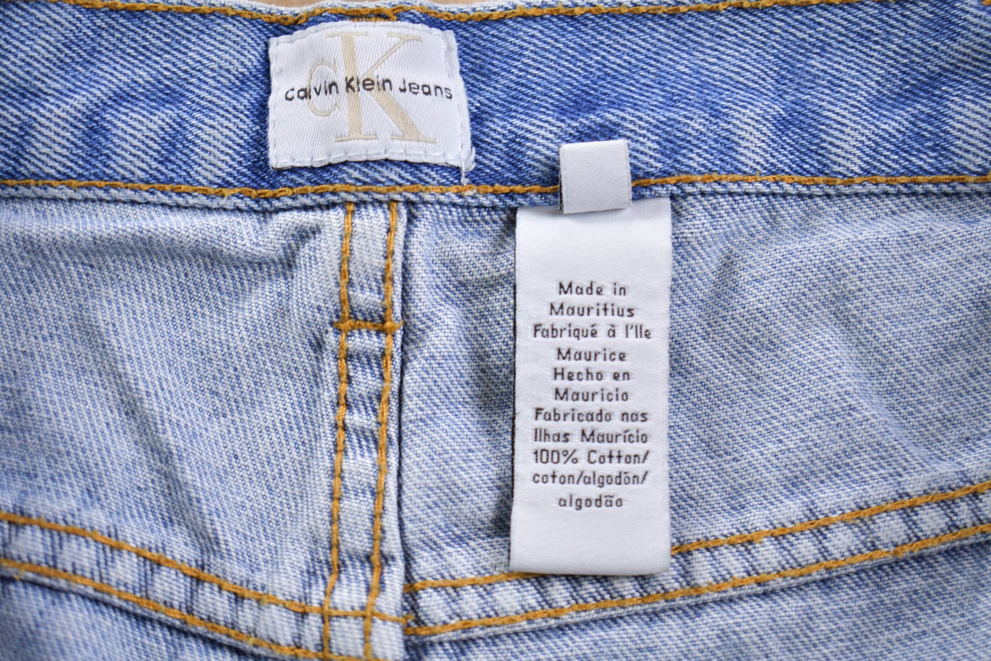 Vintage 1990s Calvin Klein Jean Shorts Size 36 / 1990s Shorts / Streetwear Fashion / Bottoms / Light Wash / Vintage Jeans / True Vintage