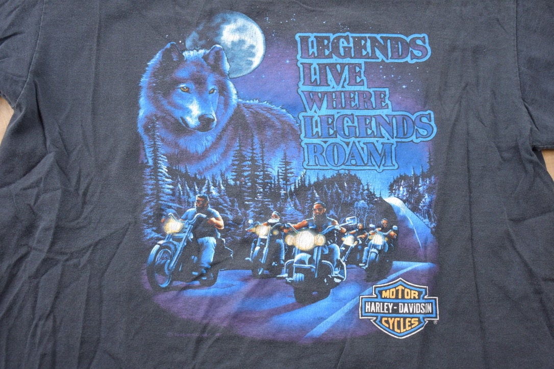 Vintage 1995 Harley Davidson Wolves Legends Live Where Legends Roam Graphic T-Shirt
